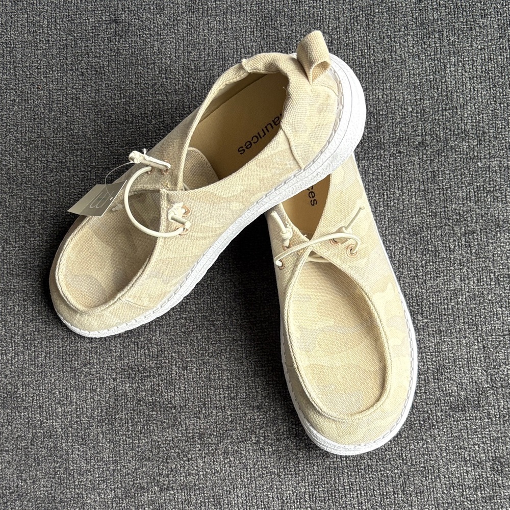 Maurices Camo Cream/Tan Loafers 8